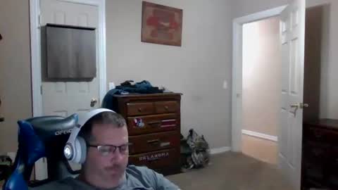 mercer1977 online show from October 28, 2025, 1:36 pm