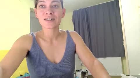 Miss Helena online show from November 12, 2025, 2:17 pm