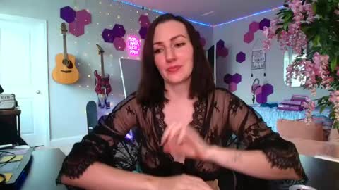 Snapshot of meredithbae chatting on June 8, 2026, 9:59 pm Meredith Bae online show from June 8, 2026, 9:59 pm
