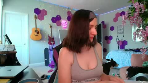Snapshot of meredithbae chatting on July 6, 2026, 6:32 pm Meredith Bae online show from July 6, 2026, 6:32 pm