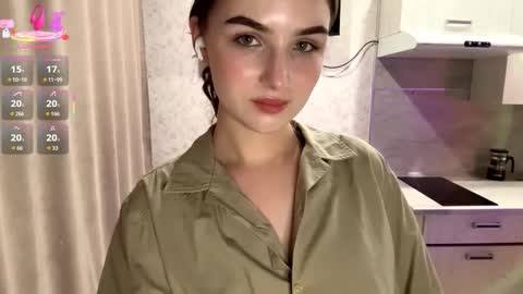 Rina online show from November 3, 2025, 6:09 pm