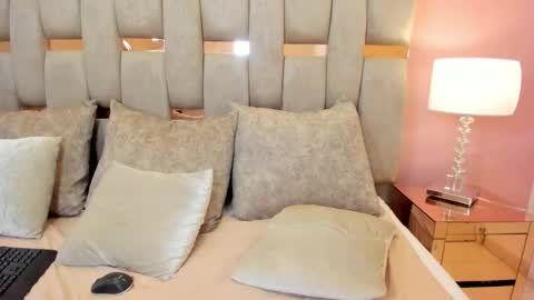 merielenbloom online show from November 28, 2025, 4:48 am