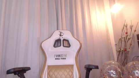 meriiiidaa online show from October 15, 2025, 3:50 am