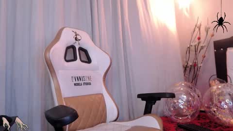 meriiiidaa online show from October 17, 2025, 4:15 am