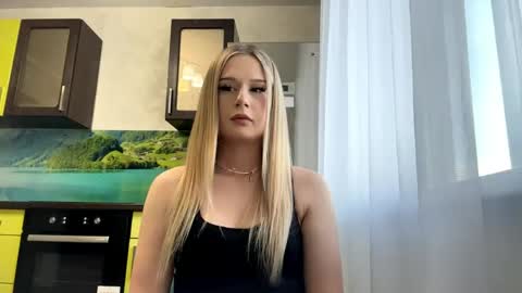 Snapshot of merrileesmoldt chatting on June 2, 2026, 1:24 pm Stefani online show from June 2, 2026, 1:24 pm