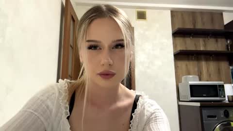Snapshot of merrileesmoldt chatting on June 22, 2026, 1:41 pm Stefani online show from June 22, 2026, 1:41 pm