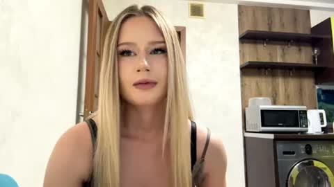 Snapshot of merrileesmoldt chatting on July 2, 2026, 1:28 pm Stefani online show from July 2, 2026, 1:28 pm