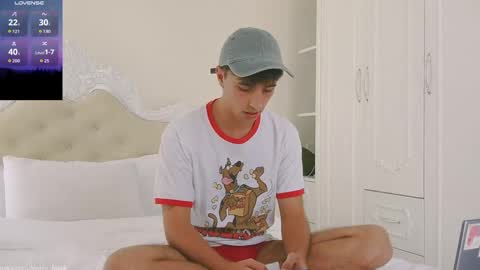 Snapshot of merry_mark chatting on May 19, 2026, 6:53 am Mark online show from May 19, 2026, 6:53 am