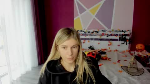 merrycristi online show from October 20, 2025, 10:05 am
