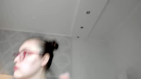 Snapshot of mersedes_rosso chatting on November 24, 2025, 1:22 pm Mersedes online show from November 24, 2025, 1:22 pm