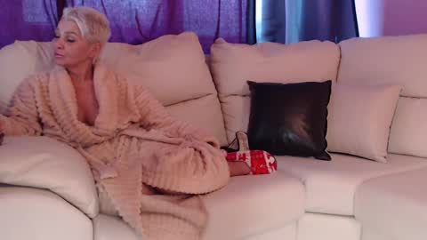 Jenny online show from February 18, 2025, 11:44 am