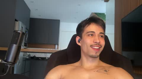 Snapshot of mettew22cm chatting on May 4, 2026, 3:52 pm mettew22cm online show from May 4, 2026, 3:52 pm