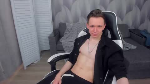 Snapshot of meverik_oushen chatting on April 14, 2026, 7:25 am MEVERIK OUSHEN online show from April 14, 2026, 7:25 am