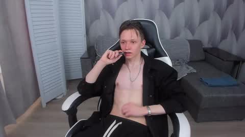 Snapshot of meverik_oushen chatting on April 15, 2026, 8:10 am MEVERIK OUSHEN online show from April 15, 2026, 8:10 am