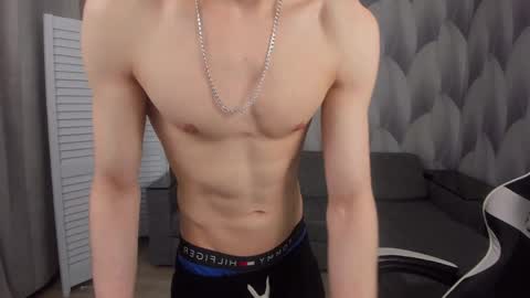 Snapshot of meverik_oushen chatting on April 20, 2026, 7:04 pm MEVERIK OUSHEN online show from April 20, 2026, 7:04 pm