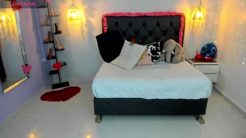 meylagia online show from February 5, 2025, 3:13 am