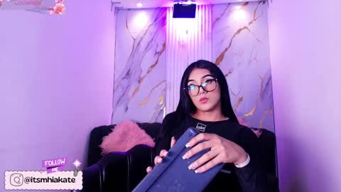 Snapshot of mhia_kate chatting on May 1, 2026, 12:10 pm Mhia Kate online show from May 1, 2026, 12:10 pm