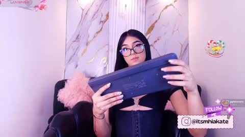 Snapshot of mhia_kate chatting on May 18, 2026, 12:11 pm Mhia Kate online show from May 18, 2026, 12:11 pm
