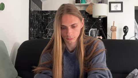 Snapshot of mi_chyort chatting on April 21, 2026, 3:39 pm Misha online show from April 21, 2026, 3:39 pm
