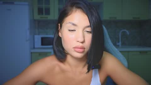 Mia online show from September 23, 2025, 7:50 pm
