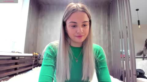 Mia online show from December 4, 2025, 3:16 am