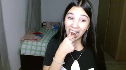 Mia online show from October 8, 2025, 1:03 am
