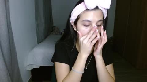 Mia online show from November 11, 2025, 4:34 am