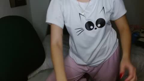 Mia online show from November 29, 2025, 5:54 am