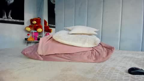 Mia  Milan online show from March 3, 2025, 5:20 am