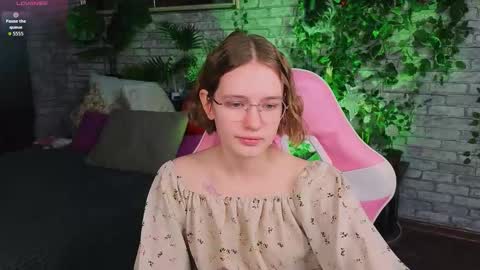 mia__mooore online show from February 15, 2026, 1:52 pm