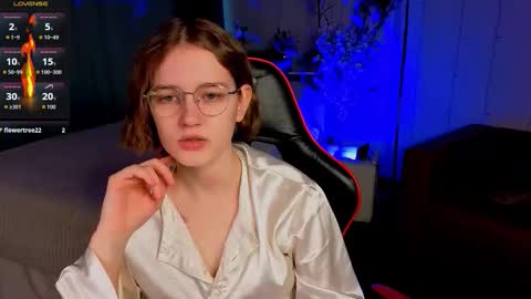 mia__mooore online show from March 2, 2026, 1:29 pm