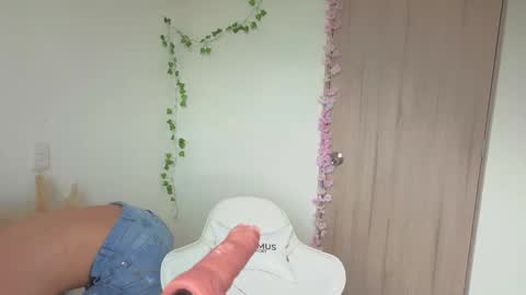 Snapshot of mia_adams66 chatting on October 15, 2025, 9:48 pm Mia adams online show from October 15, 2025, 9:48 pm