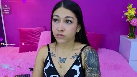 mia_adamsxxx online show from September 24, 2025, 2:26 am