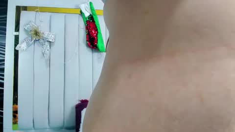 Snapshot of mia_and_lion chatting on December 17, 2024, 11:27 pm Dreams Couple online show from December 17, 2024, 11:27 pm