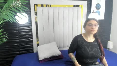 Snapshot of mia_and_lion chatting on January 7, 2025, 7:06 pm Dreams Couple online show from January 7, 2025, 7:06 pm