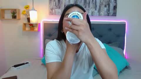 M I A  A Y R A online show from October 1, 2025, 3:18 pm