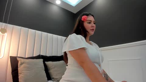 Snapshot of mia_blumm_ chatting on March 7, 2025, 11:29 am Mia online show from March 7, 2025, 11:29 am