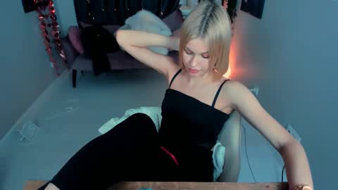 Snapshot of mia_blush_ chatting on February 4, 2025, 12:33 pm Mia online show from February 4, 2025, 12:33 pm