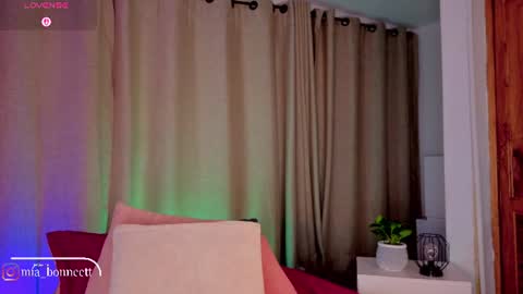 Snapshot of mia_bonneett chatting on July 12, 2026, 5:53 am online show from July 12, 2026, 5:53 am