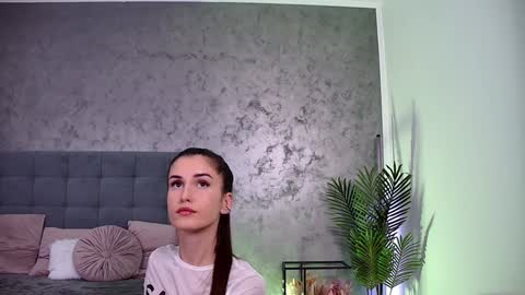 Freya Allen online show from December 3, 2024, 10:40 pm