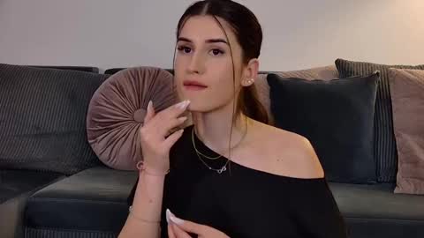 Freya Allen online show from March 15, 2026, 7:53 pm