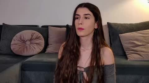 Freya Allen online show from April 21, 2026, 9:17 pm