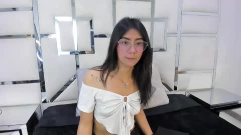 mia_clark18 online show from October 15, 2025, 4:18 pm