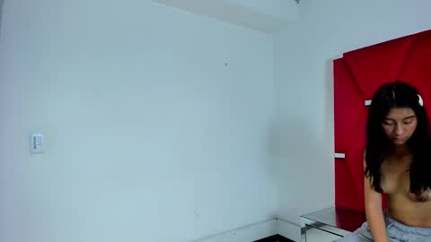 mia_clark18 online show from November 19, 2025, 8:53 pm