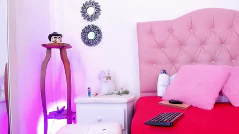 Mia online show from January 9, 2026, 5:04 pm