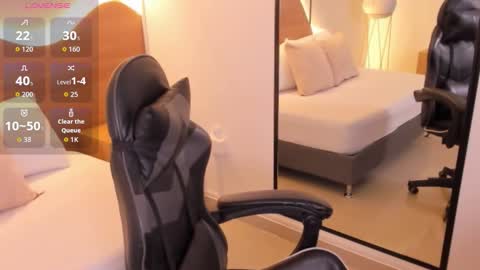 M I A  online show from November 16, 2025, 2:28 am