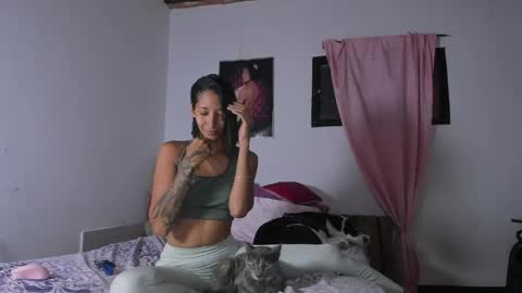 Mia Sandoval online show from April 24, 2026, 12:40 pm