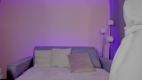 Sarah Luna online show from April 17, 2026, 11:24 am