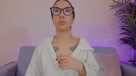 Snapshot of mia_daniellshot chatting on July 2, 2026, 12:22 pm Sarah Luna online show from July 2, 2026, 12:22 pm
