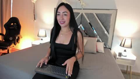 mia_davis__ online show from May 29, 2026, 12:03 pm